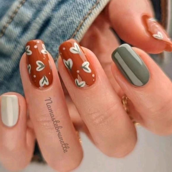 2/$16 Boho Fall Hearts Press On Nails - Picture 1 of 5